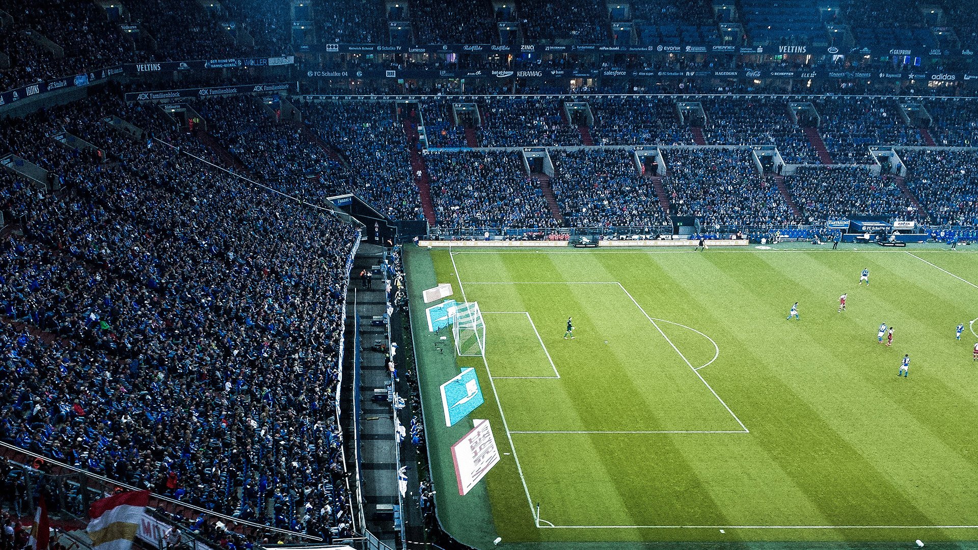 开云·体育全站登录地址-足球战术打法多变比赛观赏性强，足球比赛的战术  第2张