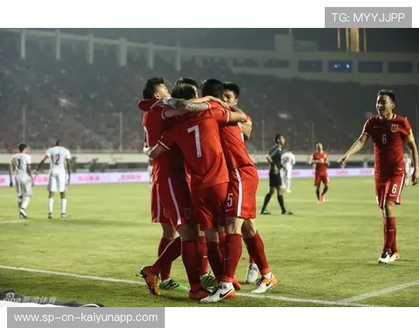 国足队内竞争激烈，主力位置更具挑战，国足局面